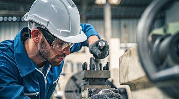 The Ultimate Guide to Protective Gloves: Matching Materials to Work Scenarios
