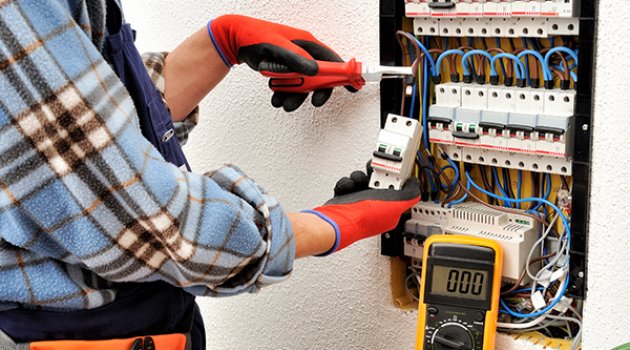 Safe Use of Insulating Gloves for Electrical Safety